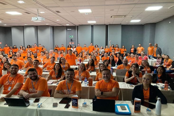 Colaboradores en reunión para compartir resultados y reflexionar sobre la orientación y aplicación del método